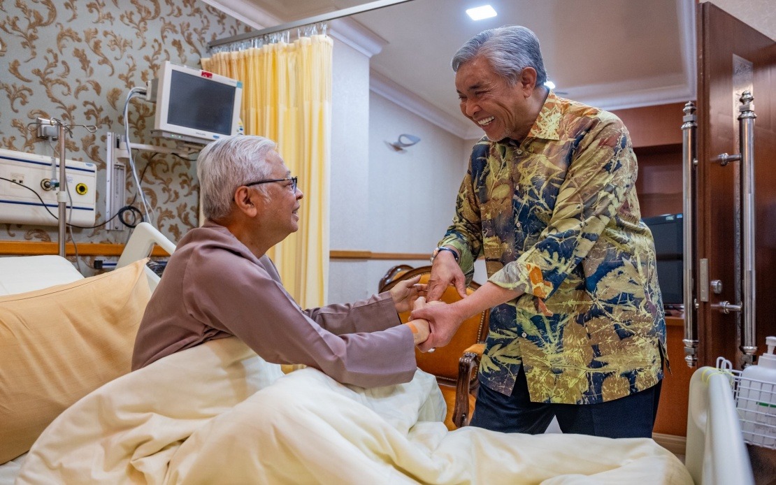 Deputy PM Ahmad Zahid Visits Ismail Sabri at National Heart Institute
