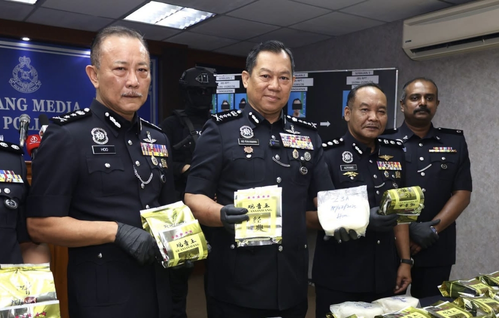 Eight detained including teenager in Johor Bahru drug trafficking operation