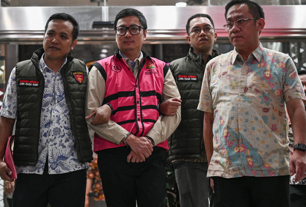 Indonesia expands corruption investigation into free school meals scheme