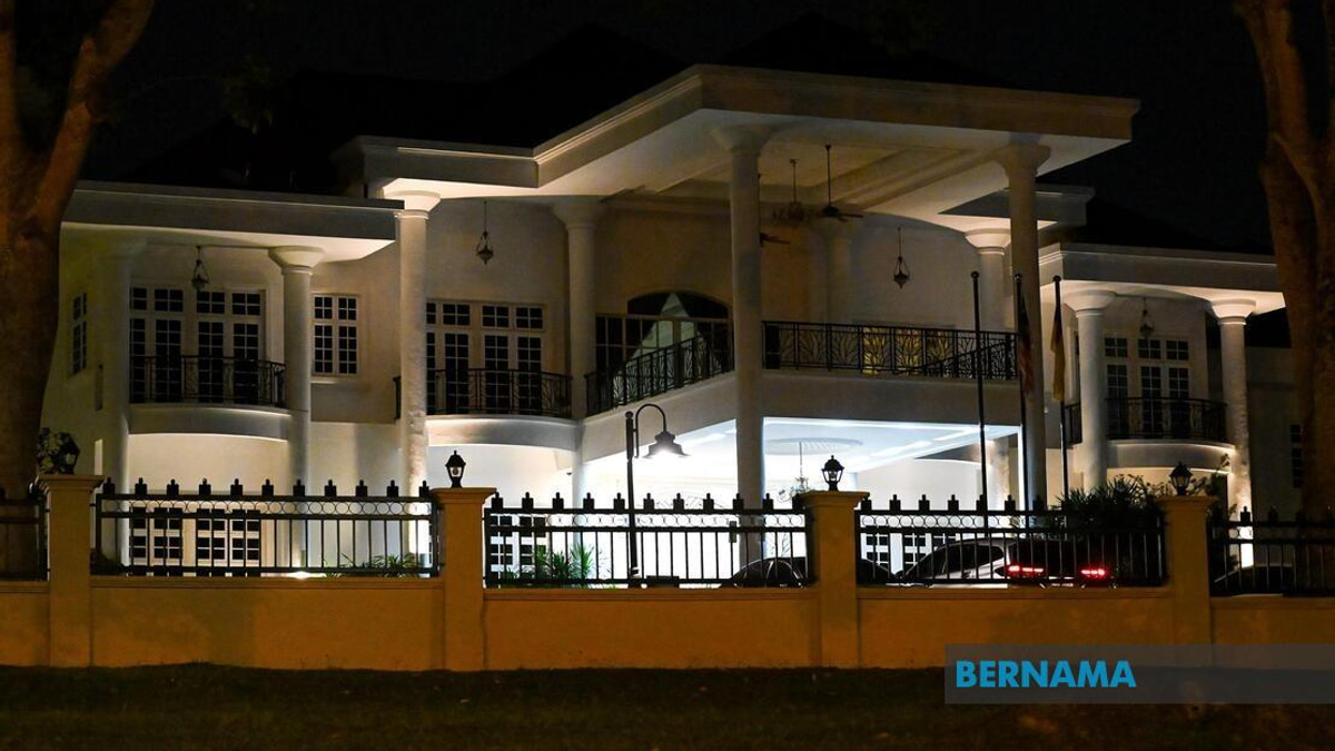 Zahid Leads Coalition Delegation to Negeri Sembilan Palace Following Decisive Election Victory