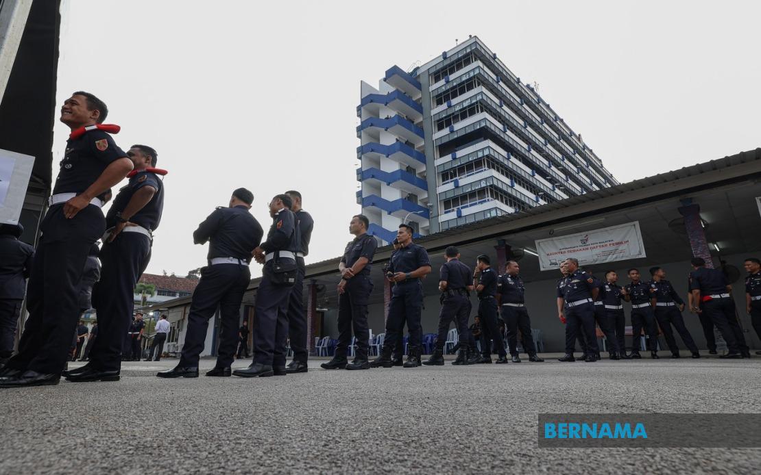 Over 2,400 Military and Police Personnel Cast Early Votes in Negeri Sembilan Election