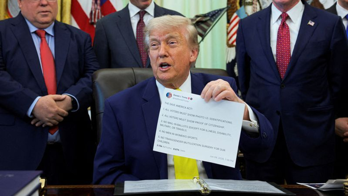 Trump Sued Over Paid Early Access Service to Truth Social Posts