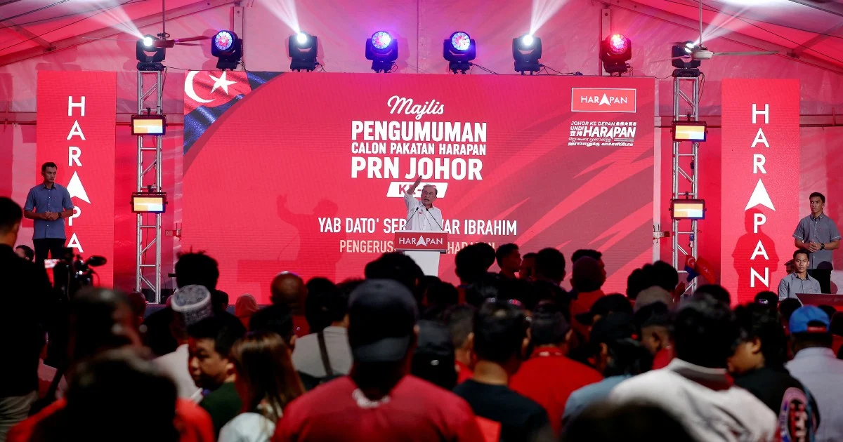 Anwar Calls for Clear Separation Between Johor Politics and Royal Institutions