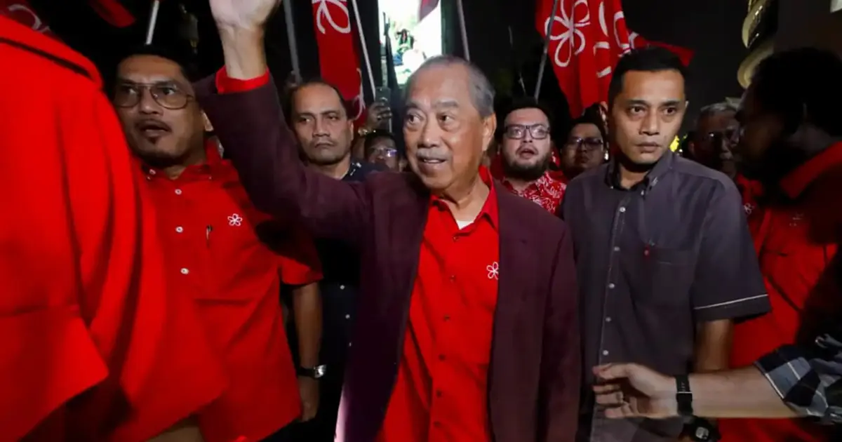 Muhyiddin draws 200-strong show of support before crucial Bersatu gathering