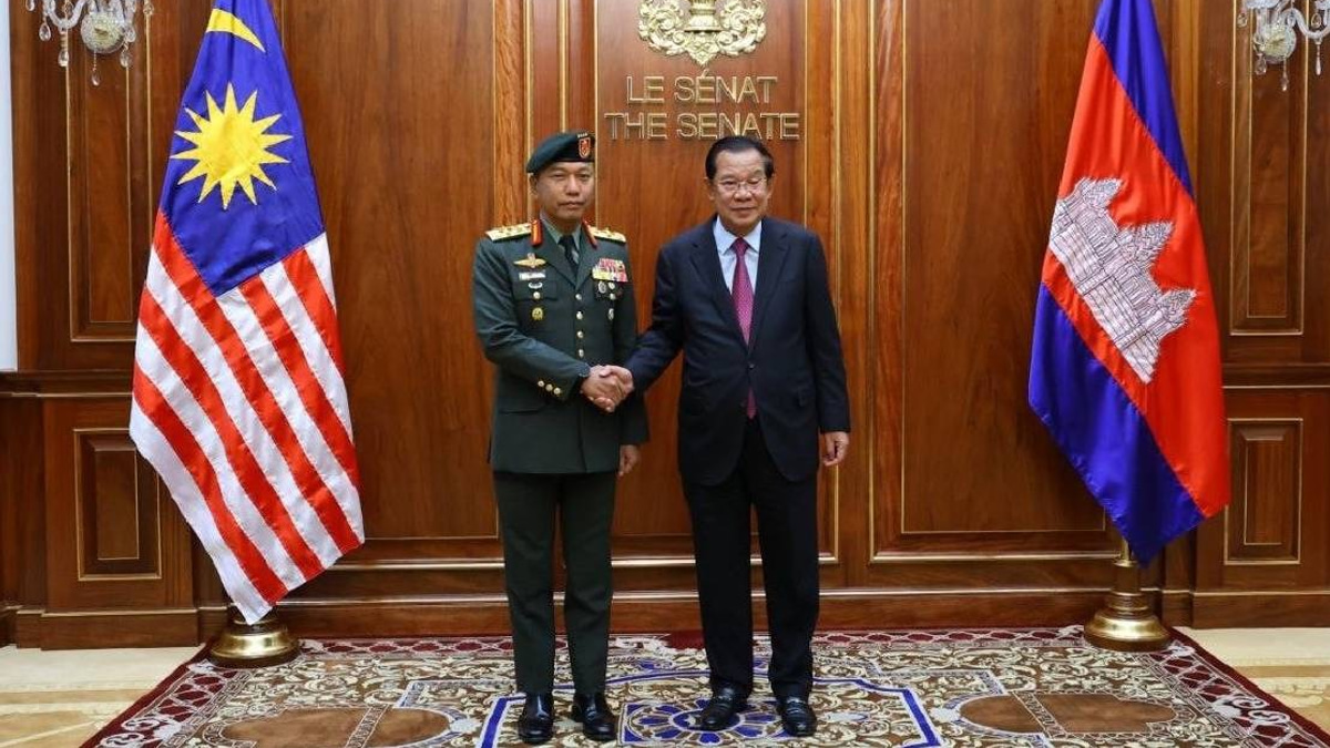 Malaysia's Defence Chief Deepens Military Cooperation with Cambodia