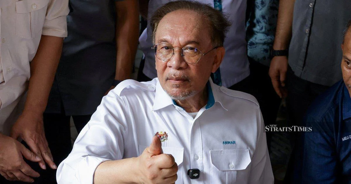 Anwar Ibrahim Tops Latest Merdeka Centre Popularity Survey as Zahid Hamidi Trails