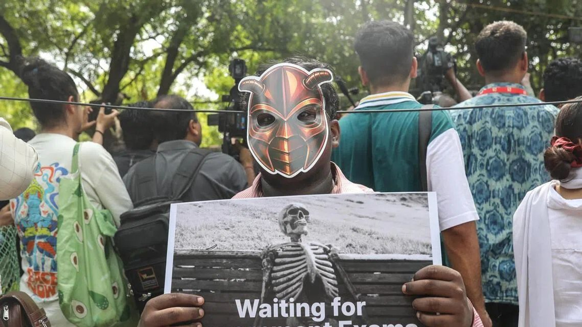 India Deploys Massive Security Operation as 2.2 Million Medical Students Retake Leaked Exam