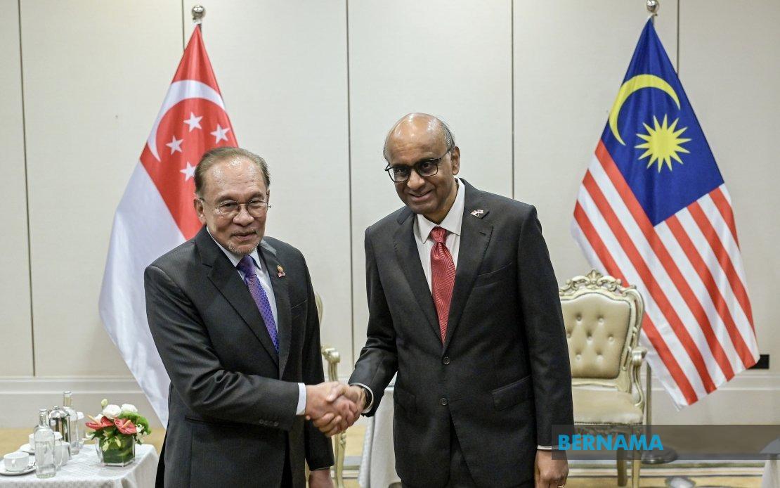 Anwar Receives Singapore President in Three-Day State Visit