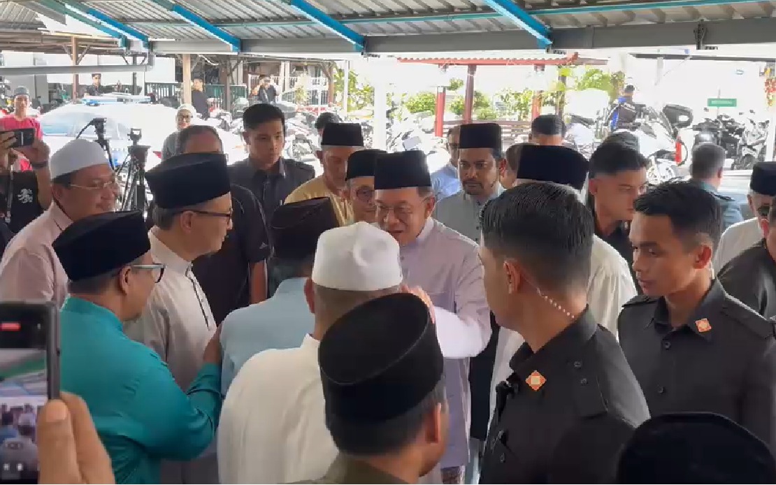 Government to Build Low-Cost Housing for Civil Servants, Says PM Anwar
