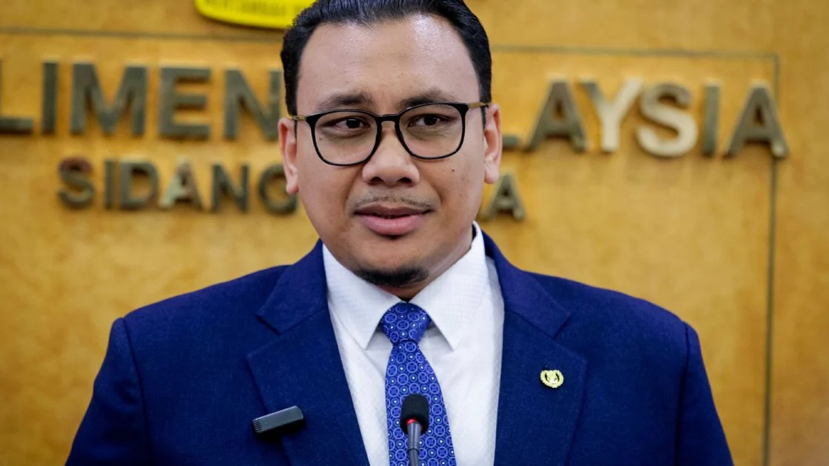 PAS Youth Leader Moves to Court Over Facebook Post Insulting His Father