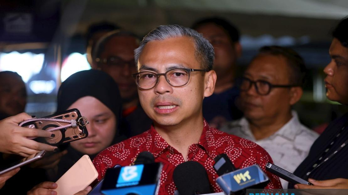 Fahmi Criticises Sanusi's Racial Comments as Reflecting PAS Strategy to Divide Malaysians