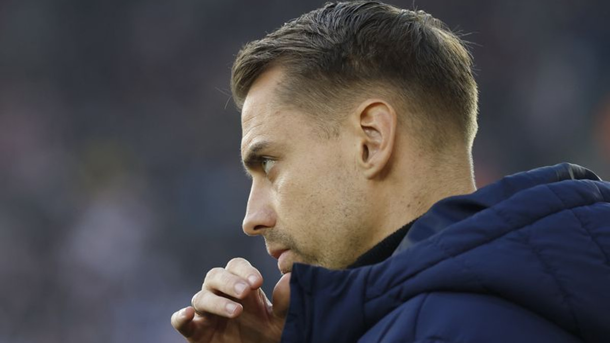 Southampton Manager Eckert Charged Over Training Spy Scandal