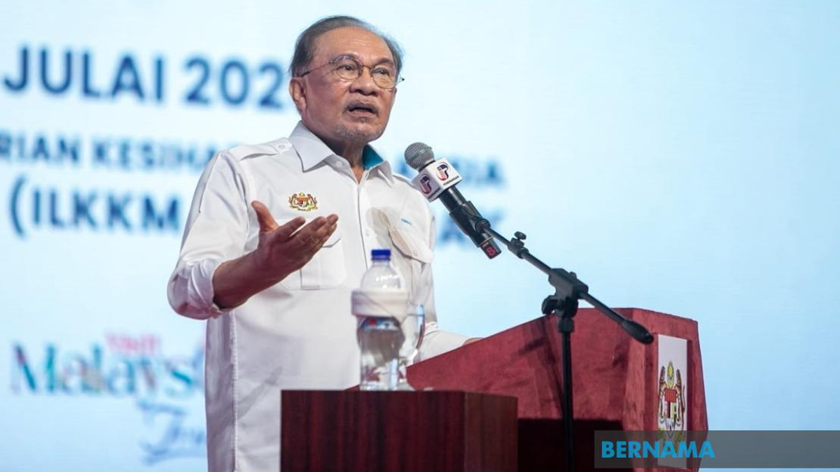 PM Anwar Calls On Youth To Honour Independence Legacy At National Month Launch