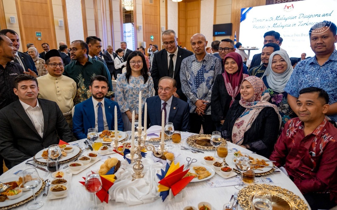 PM Anwar Strengthens Ties with Malaysian Diaspora During Turkmenistan Visit