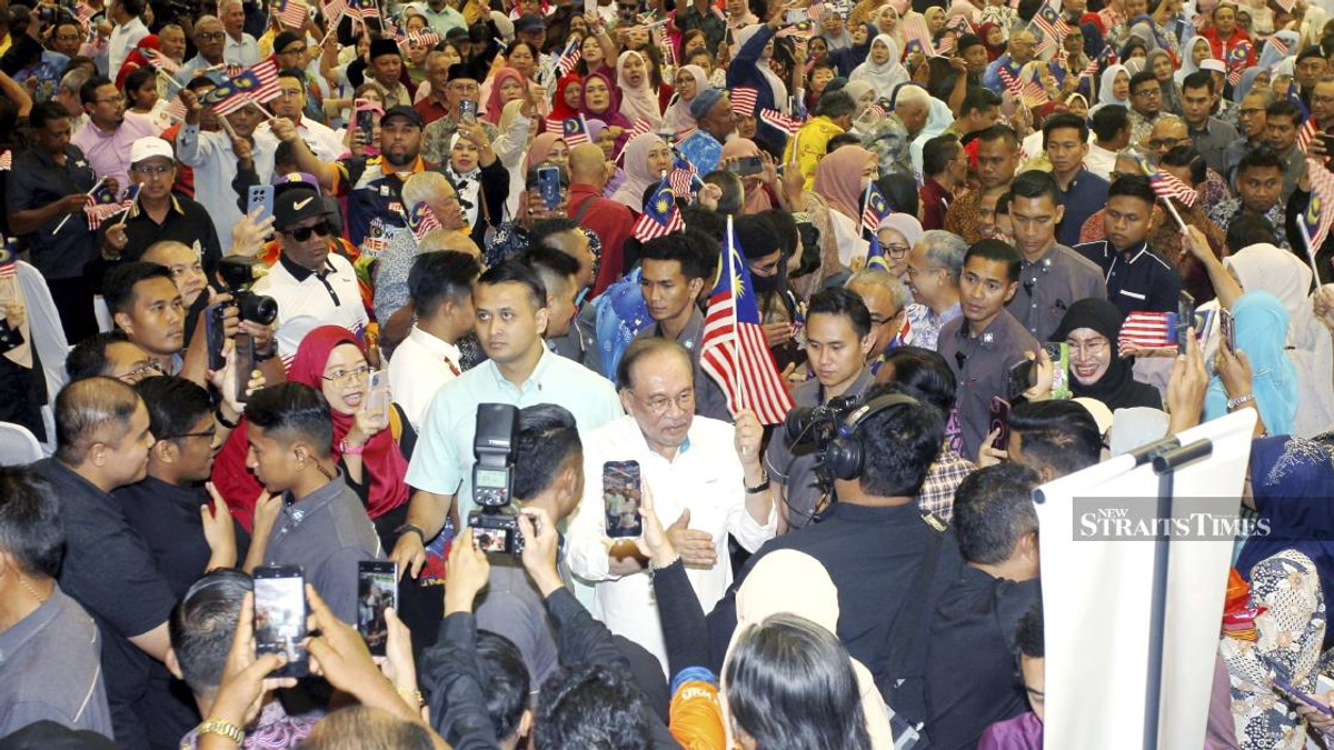 Anwar Draws Hard Line: Ministers Must Resign If They Attack Unity Partners