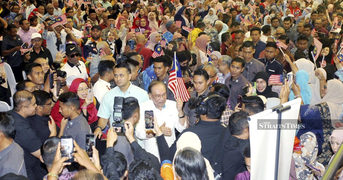Anwar Draws Hard Line: Ministers Must Resign If They Attack Unity Partners