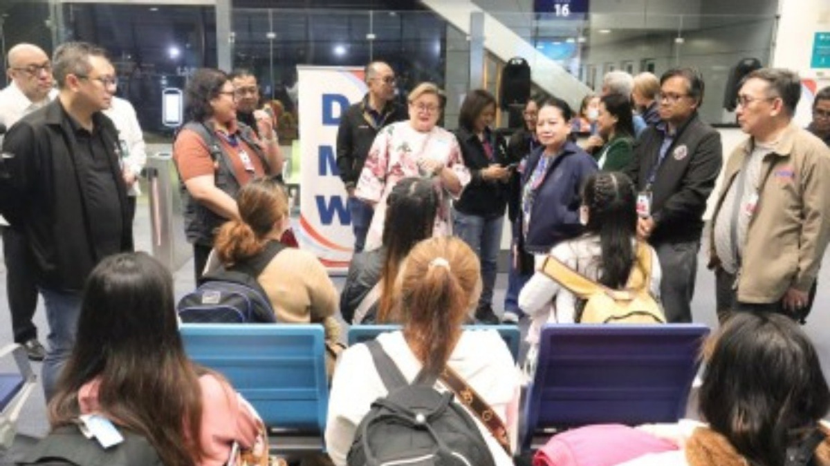 24 Filipino Detainees Return Home After Marcos Secures Release in Putin Meeting