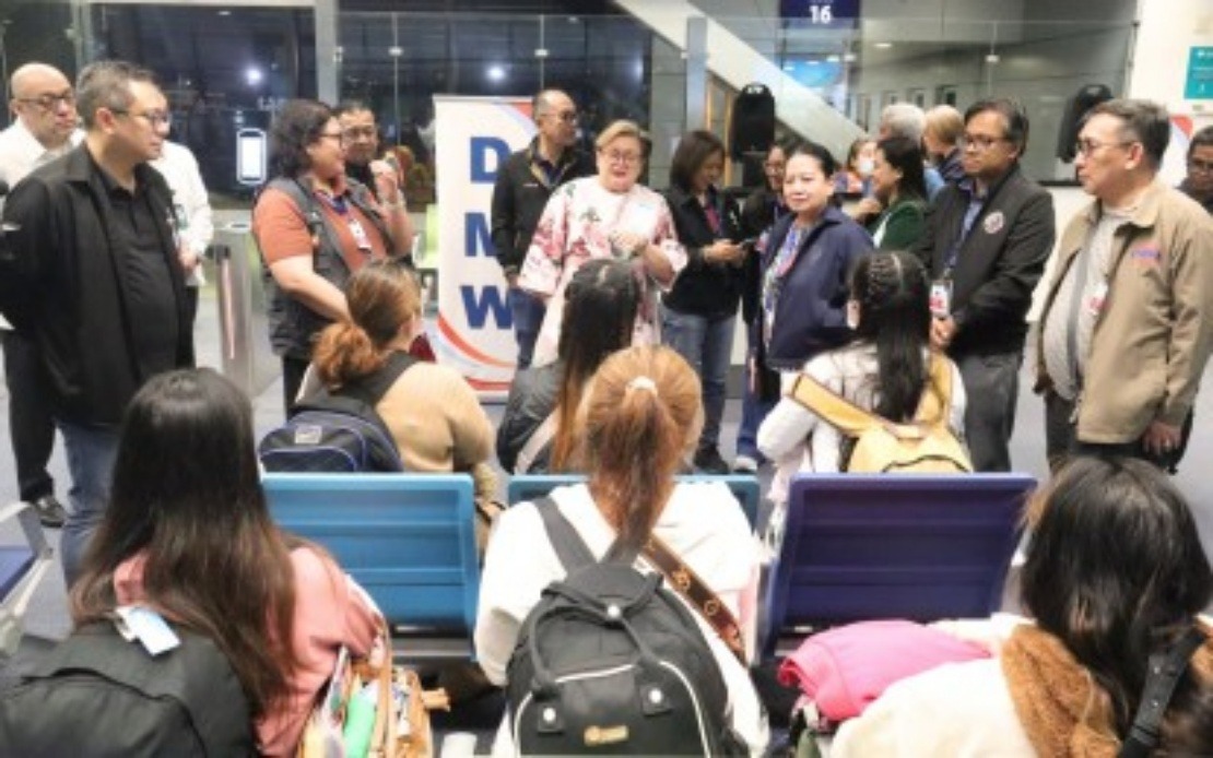 24 Filipino Detainees Return Home After Marcos Secures Release in Putin Meeting