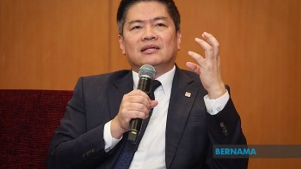 Malaysian Banks Embrace AI But Hesitate on Critical Decisions, New Study Shows