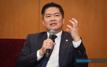Malaysian Banks Embrace AI But Hesitate on Critical Decisions, New Study Shows