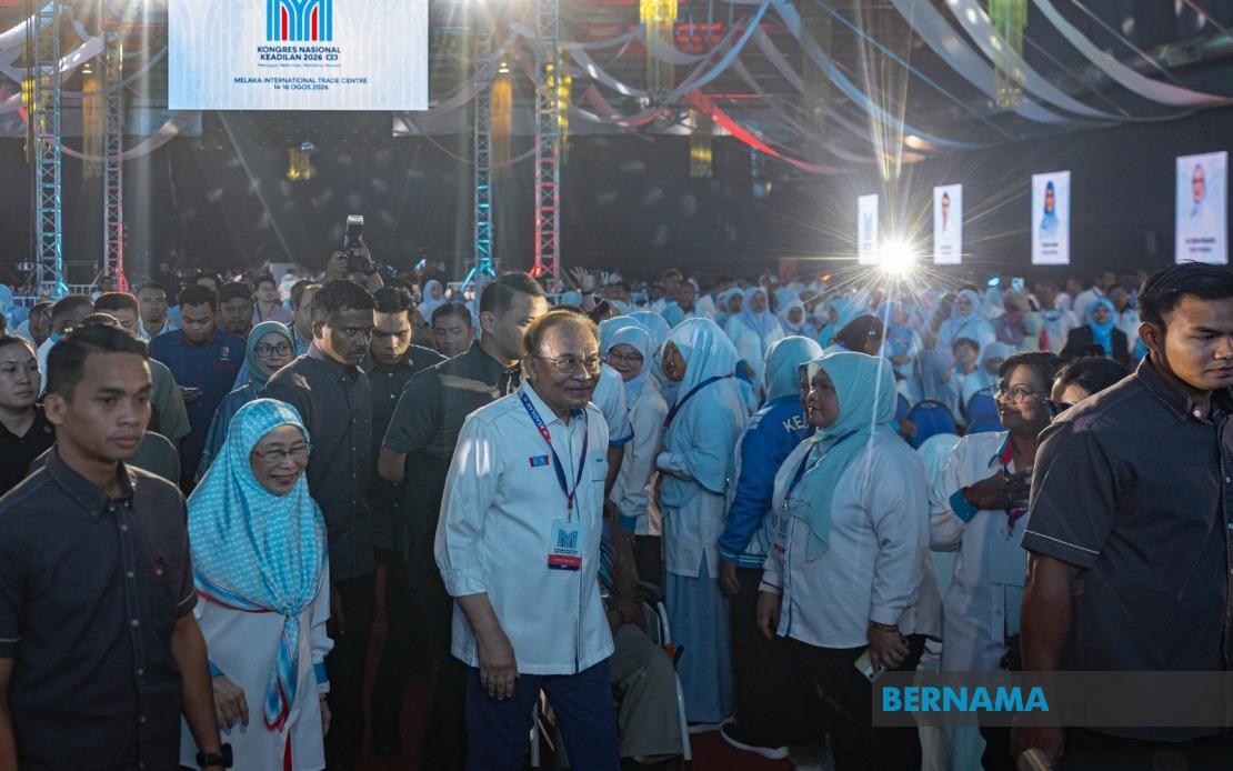 Anwar Reaffirms Commitment to UMNO-BN Coalition, Prioritises Stability Over Political Tensions