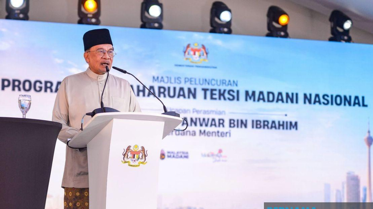 PM Anwar Doubles Down on Taxi Sector Support With Extra RM10 Million