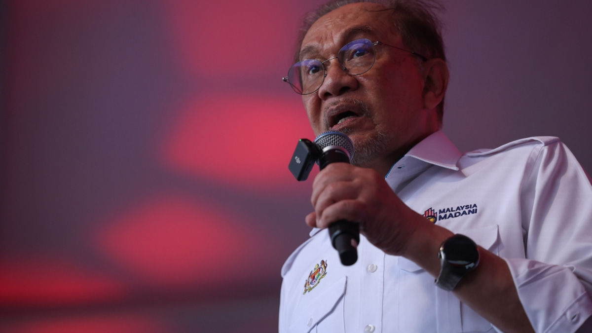 Anwar Vows Legal Action Against Those Found Culpable in Tabung Haji Probe