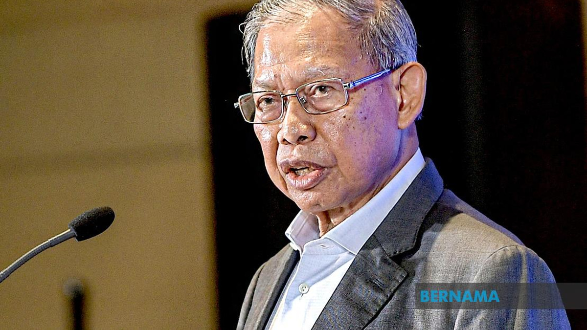 Mustapa Mohamed Exits Electoral Politics, Urges UMNO to Embrace Younger Generation