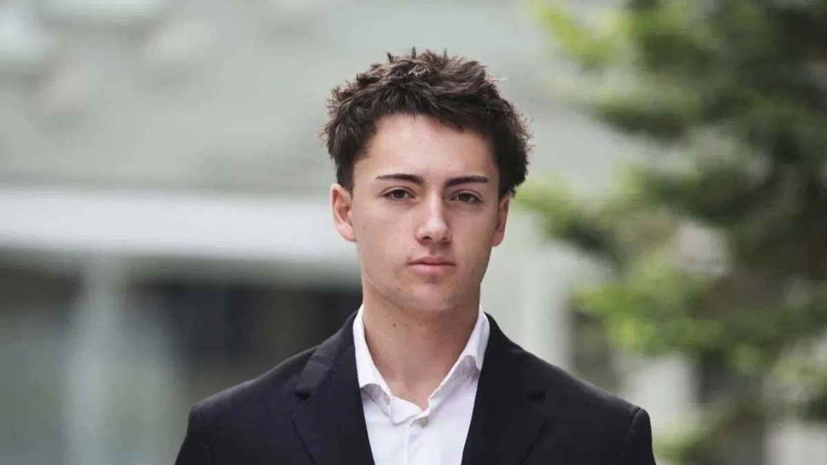Singapore teen fined $600 for licking vending machine straw in viral social media prank