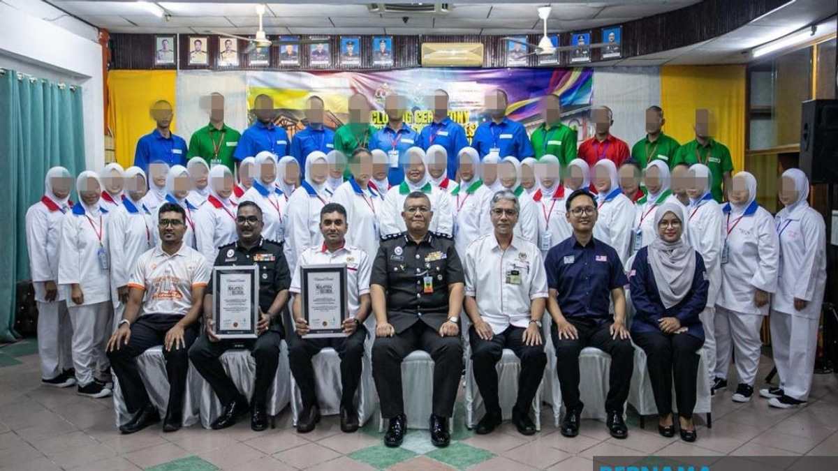 Saifuddin Lauds Prison Department's Malaysia Book of Records Achievement for Life-Saving Training
