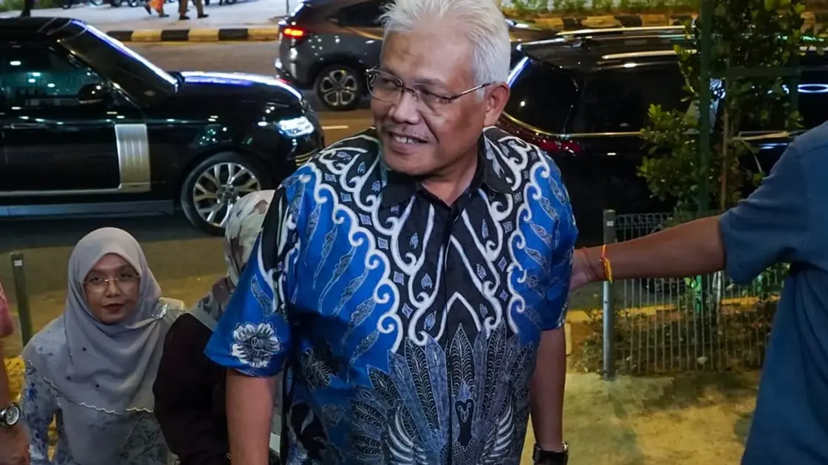 Opposition MPs Including Hamzah Visit PAS Headquarters as PN Reconfigures