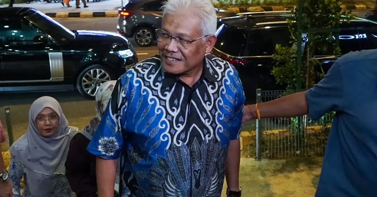 Opposition MPs Including Hamzah Visit PAS Headquarters as PN Reconfigures
