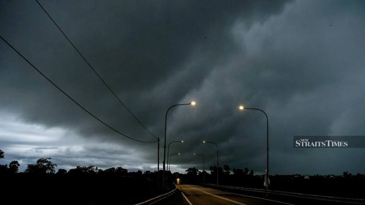 Severe Weather Alert Issued Across 12 Malaysian Regions as Storms Expected to Intensify