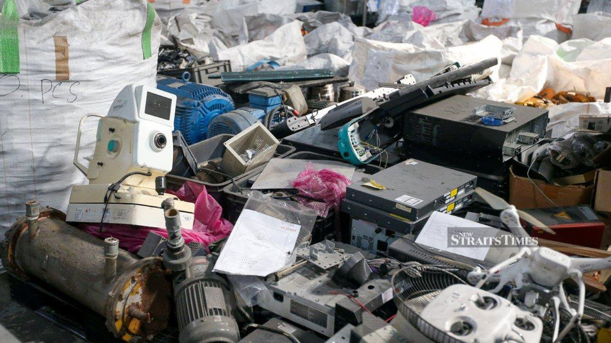 Ten GOF Officers Arrested Over Alleged Extortion at Penang E-Waste Factory