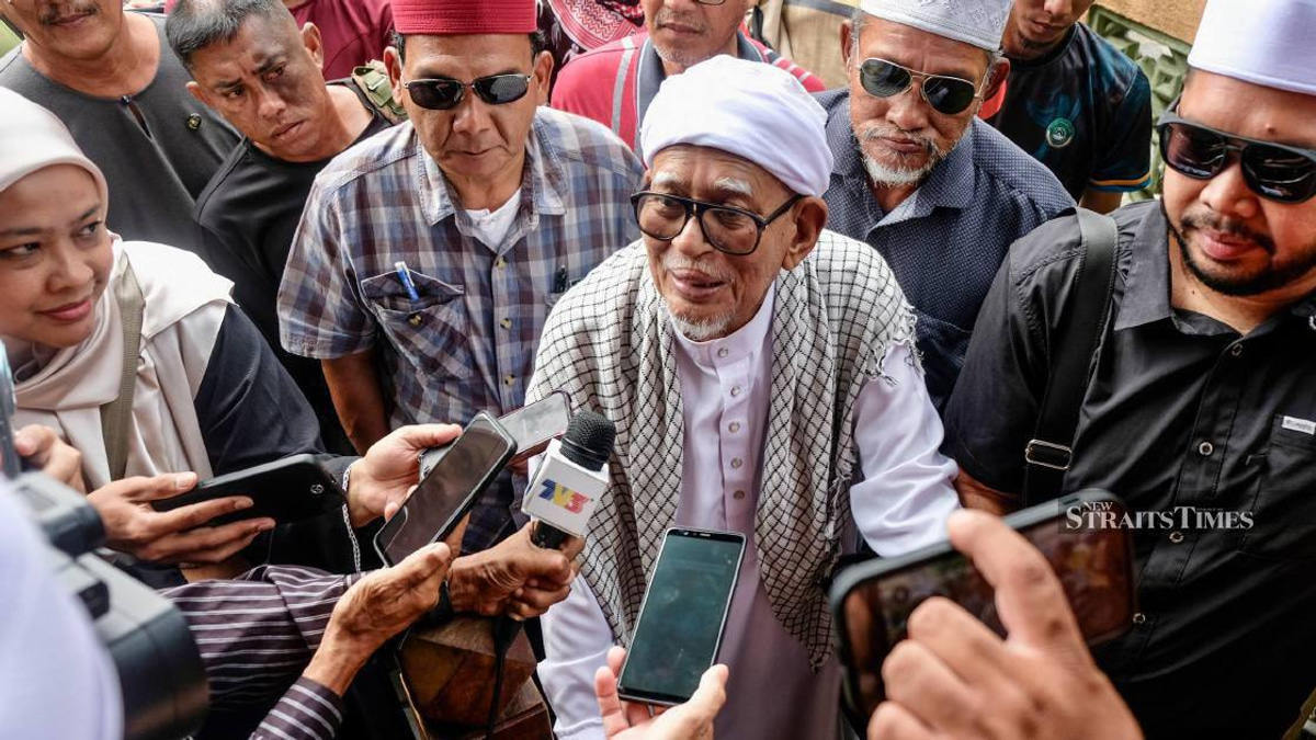 Hadi Calls Out PM's Absence at Tabung Haji RCI Parliamentary Sitting