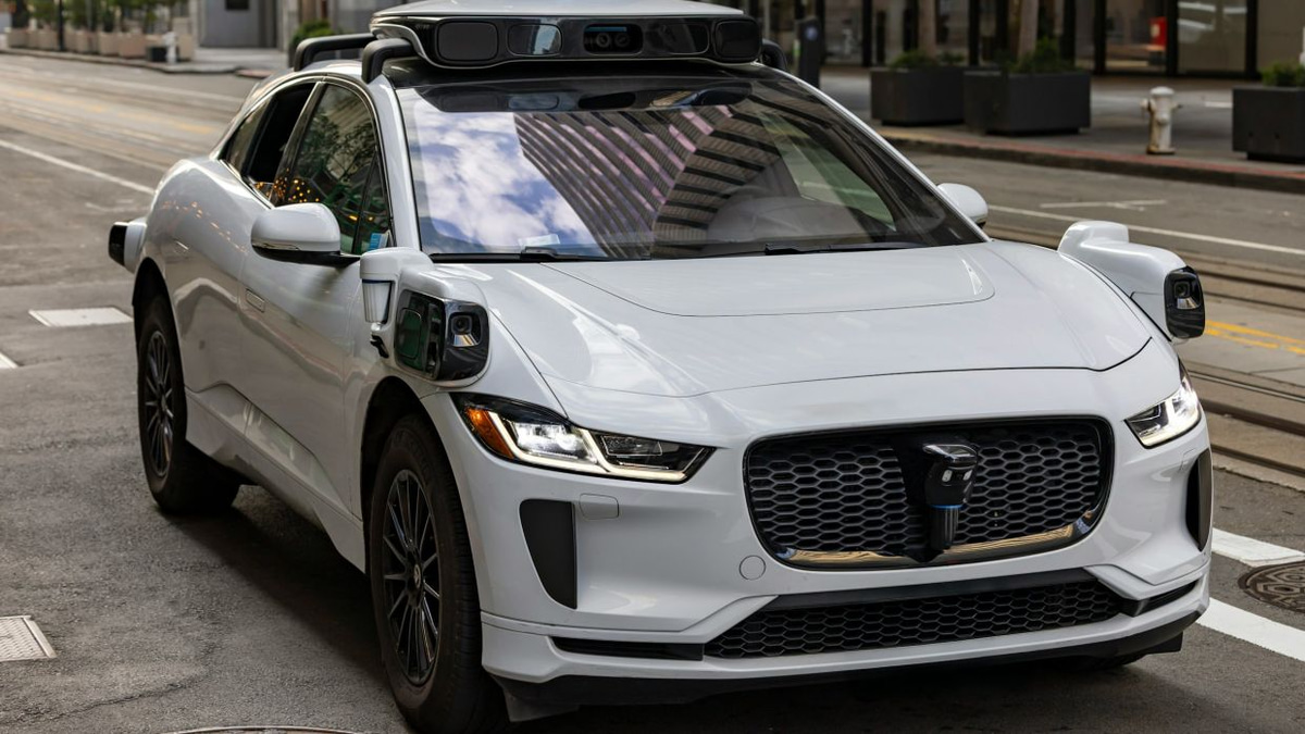 Robotaxis Under Fire: Safety Incidents Force Stricter Rules as Technology Races Ahead