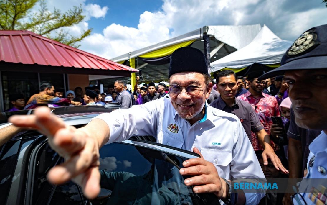 Anwar to Defend Government's Role in KWAP-eFishery Investment Debacle