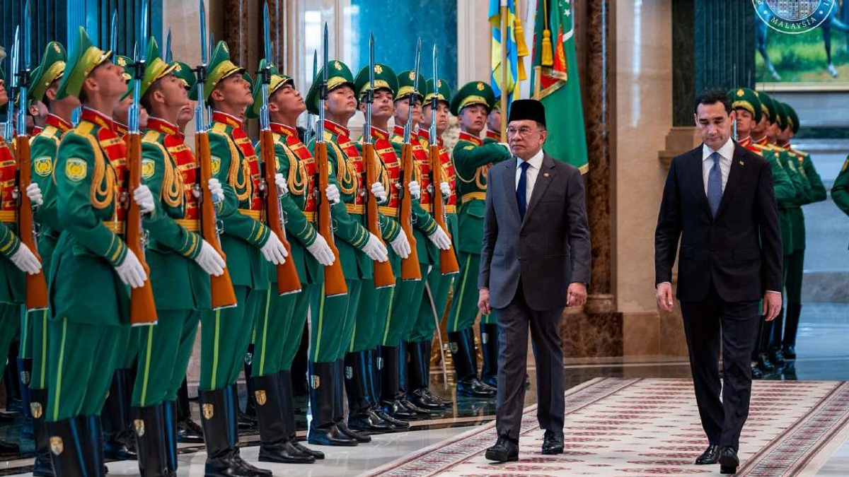 Anwar Received with Full Ceremonial Honours during Historic Turkmenistan Visit
