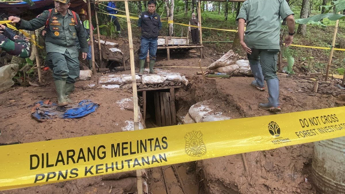 Indonesia Charges 24 Foreign Nationals in Maluku Illegal Gold Mining Bust