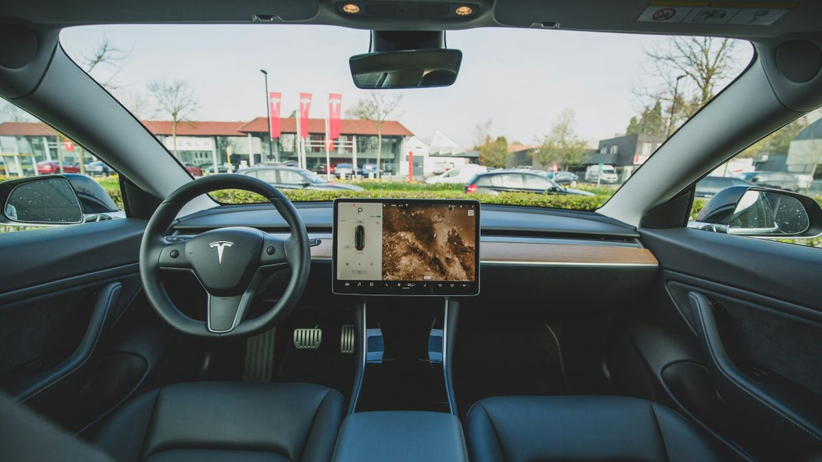 Tesla Settles Fatal Crash Lawsuit as Safety Questions Linger Over Full Self-Driving System