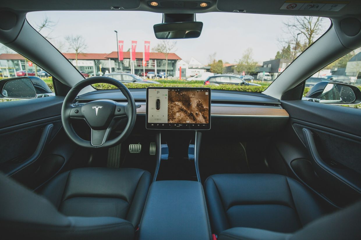 Tesla Settles Fatal Crash Lawsuit as Safety Questions Linger Over Full Self-Driving System