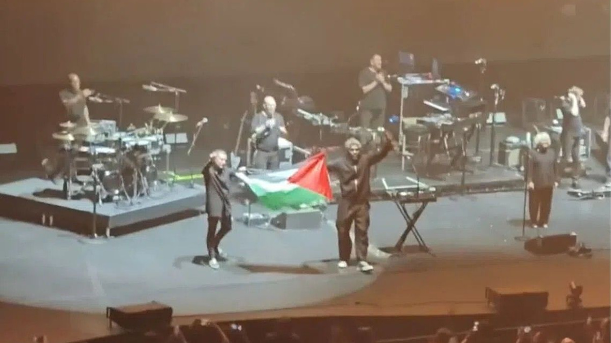 Massive Attack barred from Singapore after Palestinian flag incident at concert