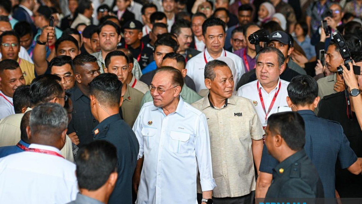 Anwar Asks Melaka DAP to Reconsider Exit from State Government