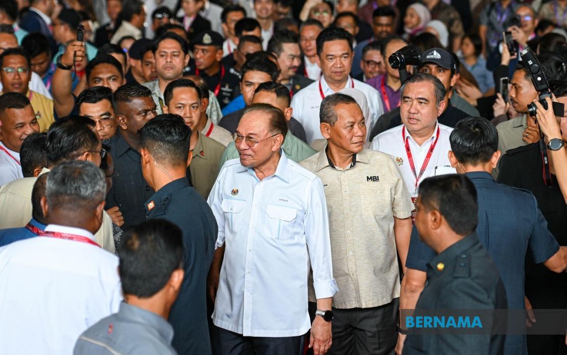 Anwar Asks Melaka DAP to Reconsider Exit from State Government
