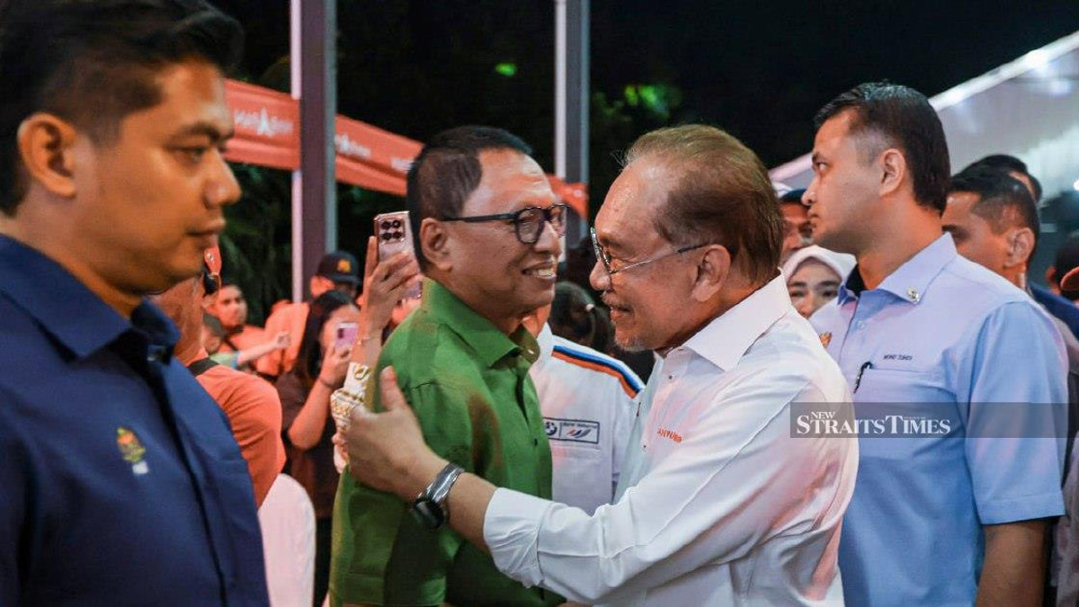 Rafizi Takes Dig at Puad's Political Realignment with Jab About Changing 'Portfolio'