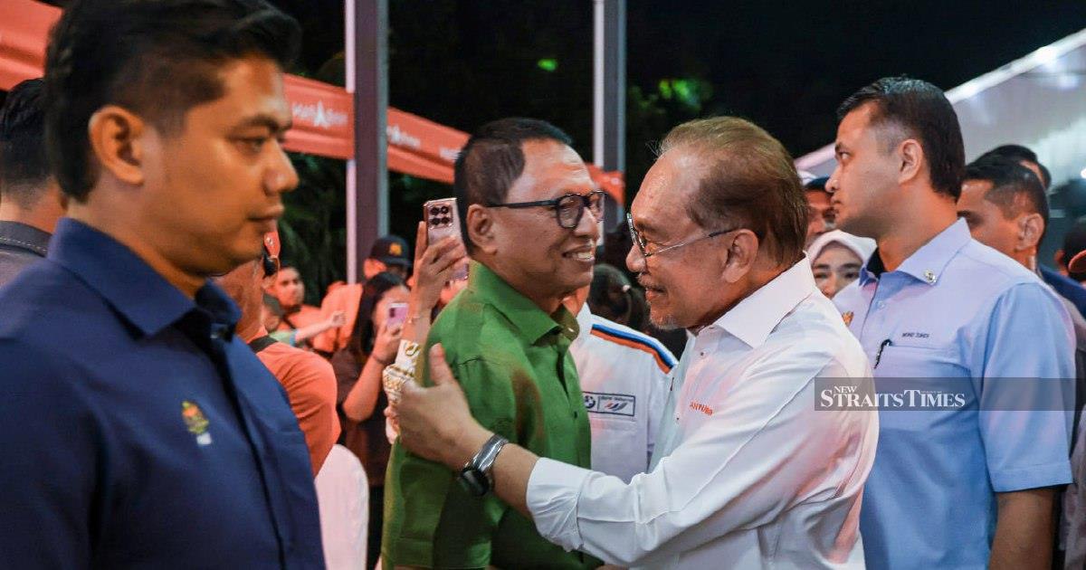 Rafizi Takes Dig at Puad's Political Realignment with Jab About Changing 'Portfolio'