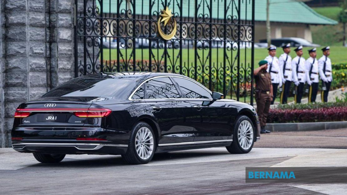 Onn Hafiz Arrives at Istana Bukit Serene for Menteri Besar Swearing-in