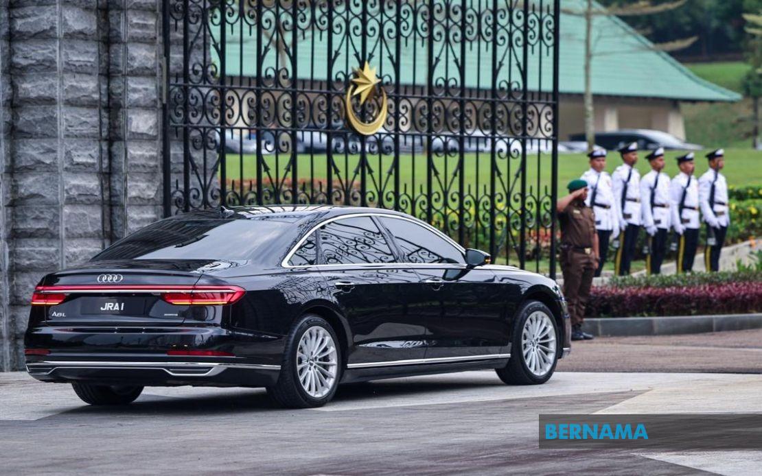 Onn Hafiz Arrives at Istana Bukit Serene for Menteri Besar Swearing-in