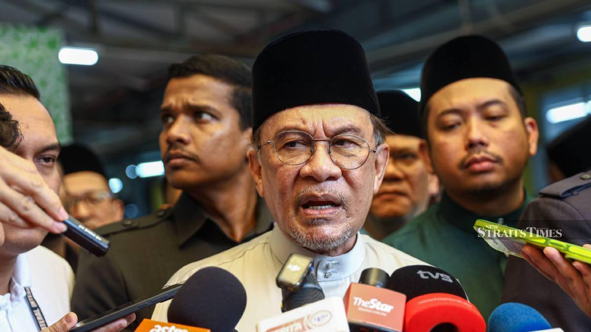 Only the King can revoke Azam Baki's NFCC board post, says Anwar