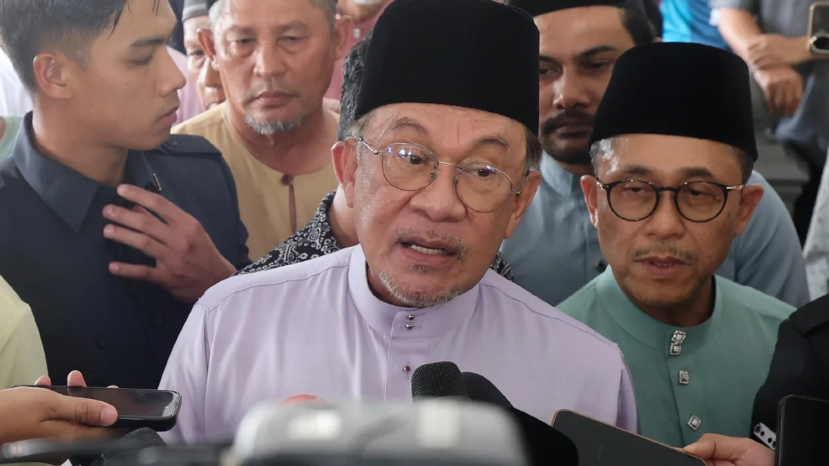 Syariah court reforms will not undermine non-Muslim religious freedoms, PM assures
